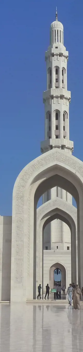 Versetze dich in ein Märchen bei der grossen Sultan-Qabus-Moschee